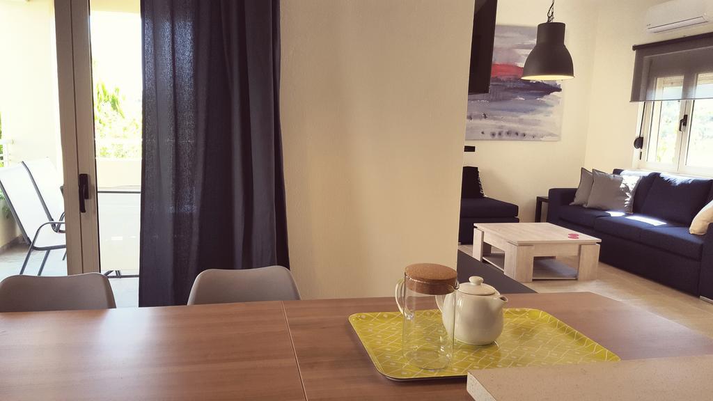 Home Skouloudi Dhramia Luaran gambar