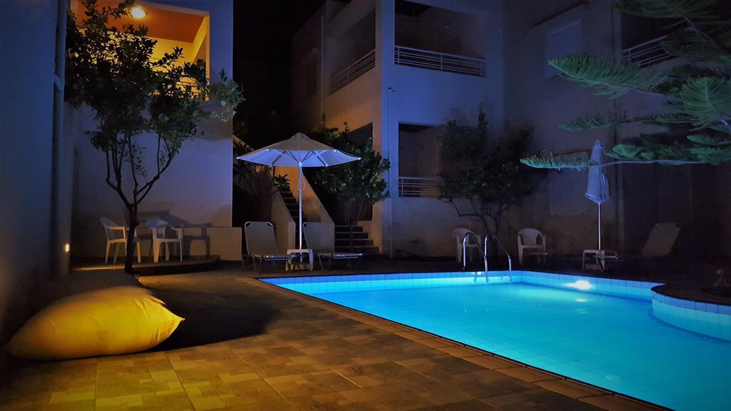 Home Skouloudi Dhramia Luaran gambar