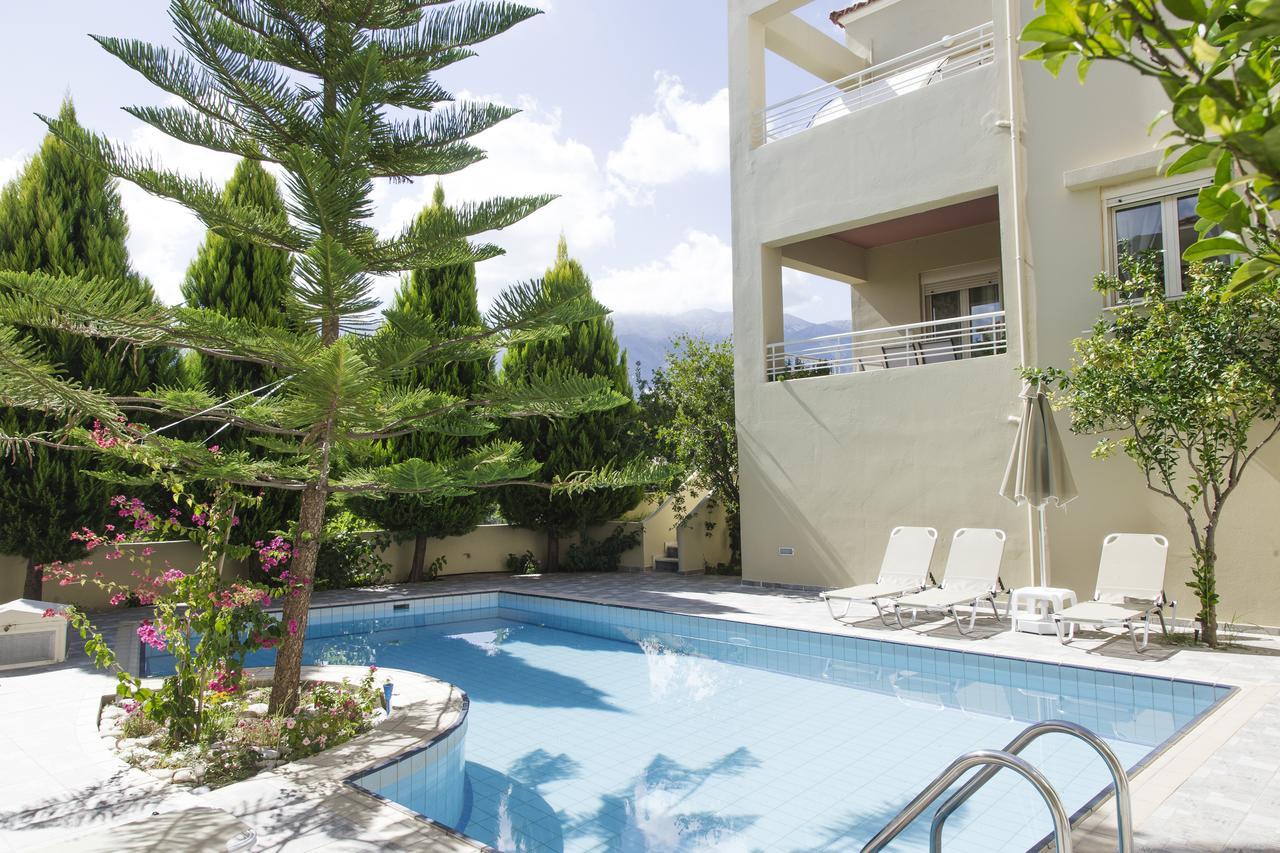 Home Skouloudi Dhramia Luaran gambar