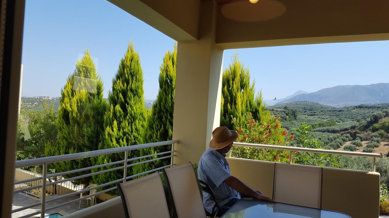 Home Skouloudi Dhramia Luaran gambar