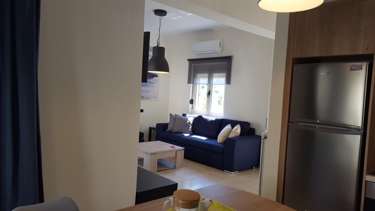 Home Skouloudi Dhramia Luaran gambar