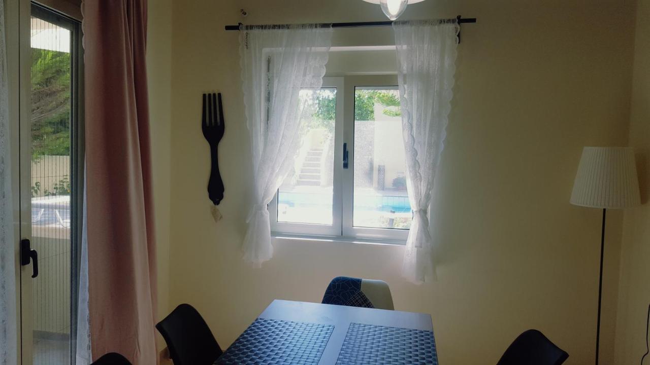 Home Skouloudi Dhramia Luaran gambar